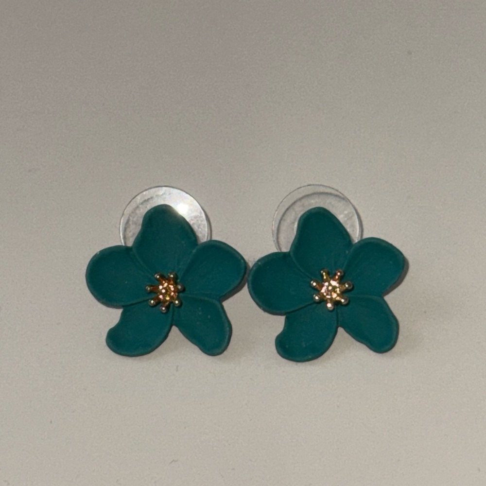 Green Boho Flower Stud Earrings – Handmade Clay Floral Jewelry